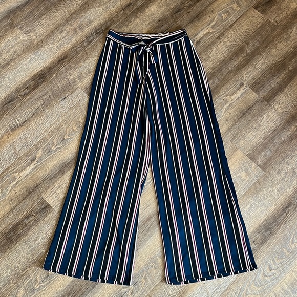 No Comment Medium Wide Leg Pants with Tie Belt - Picture 1 of 4